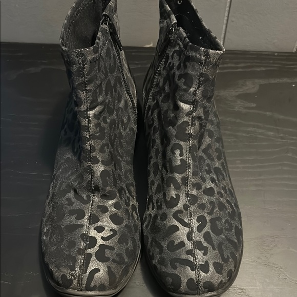 Walking Cradles Black Ankle Booties with Metallic Leopard Print size 9.5 - Picture 6 of 6